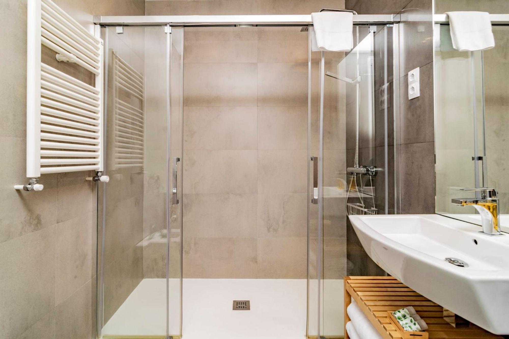 Juan Bravo Suites Madrid Bagian luar foto